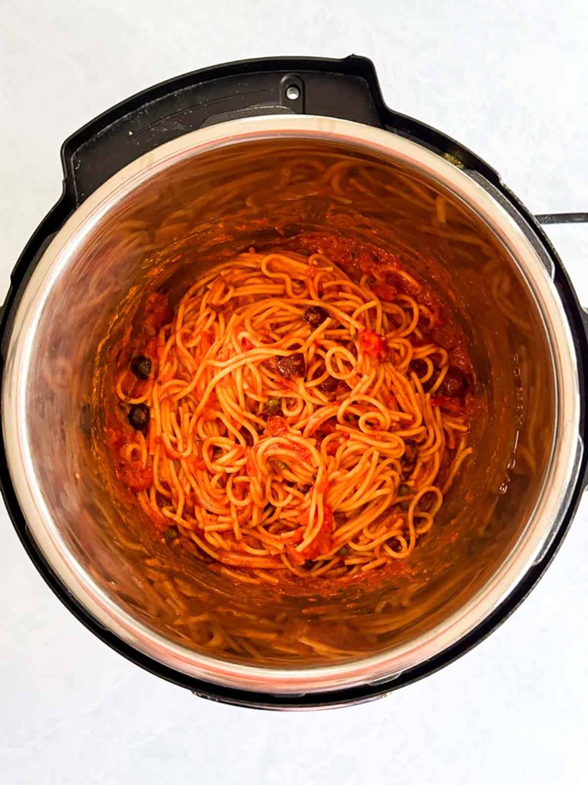Spaghetti in an Instant Pot with olives and capers.